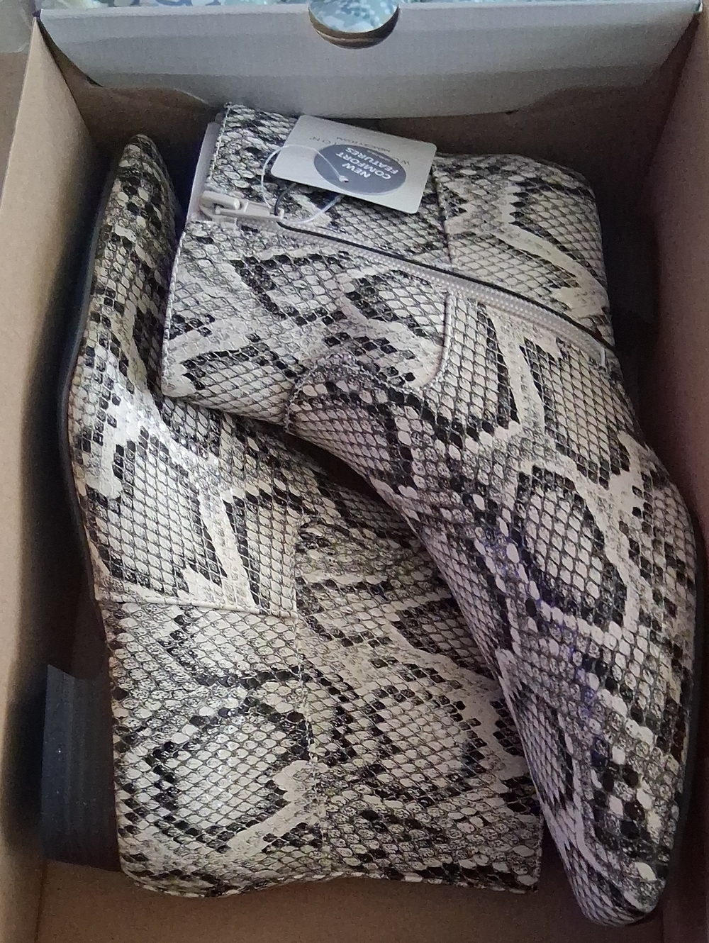 Worthington Snake-Pattern Reptile Hide - Cream & Black